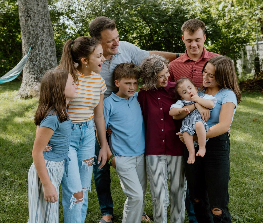 The Duersons family gathered outside for family photo.